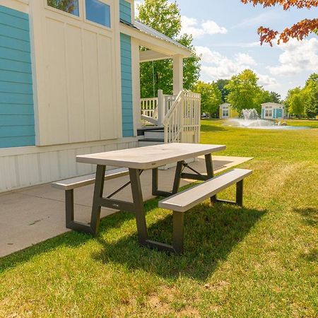فندق Sun Outdoors Petoskey Bay Harbor المظهر الخارجي الصورة