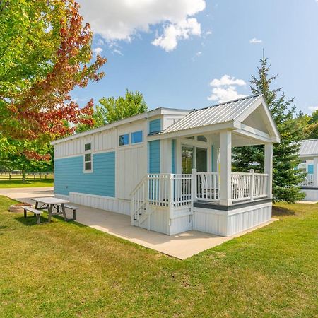 فندق Sun Outdoors Petoskey Bay Harbor المظهر الخارجي الصورة