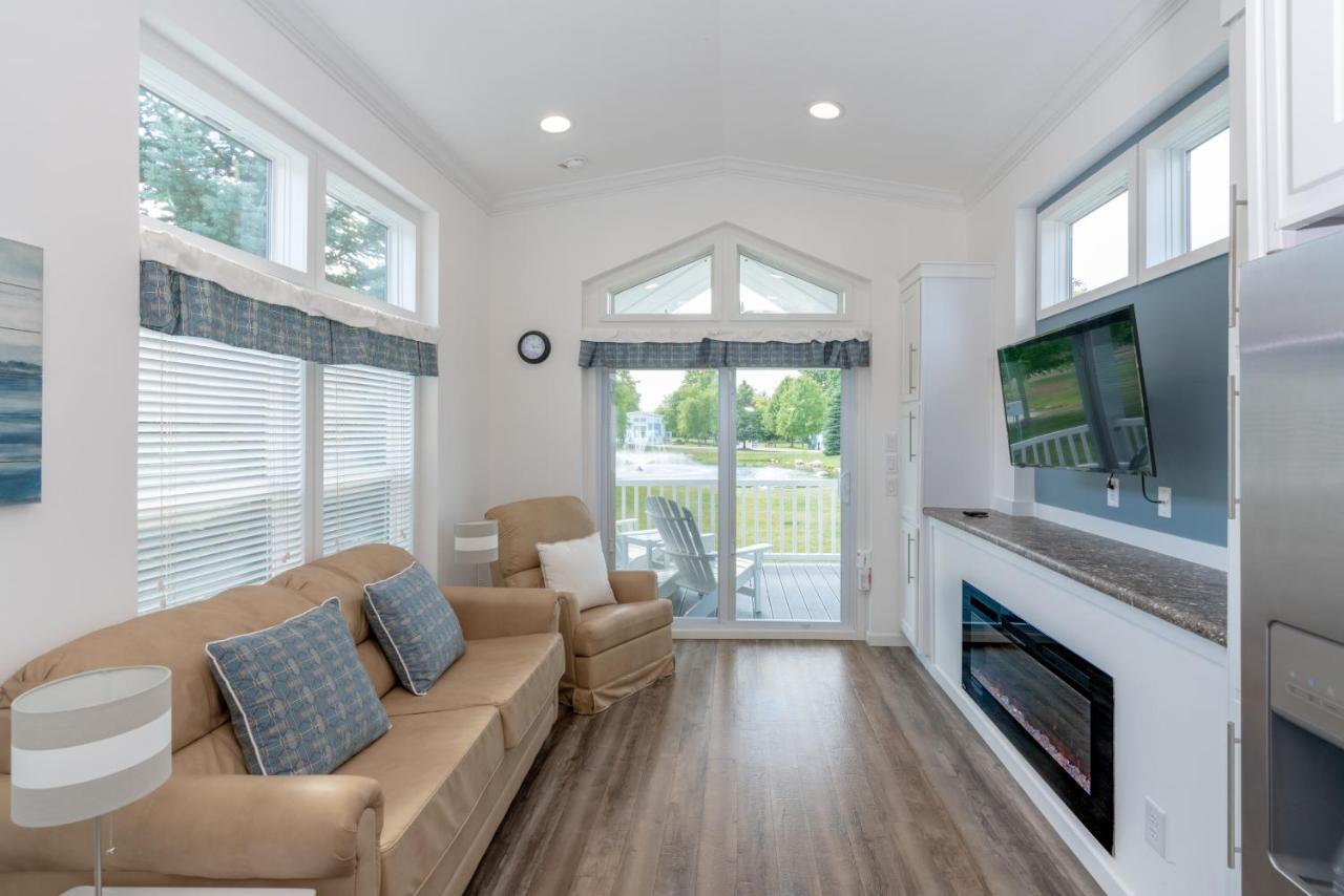 فندق Sun Outdoors Petoskey Bay Harbor المظهر الخارجي الصورة