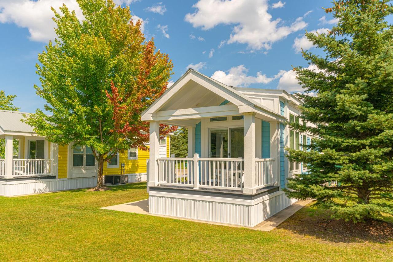 فندق Sun Outdoors Petoskey Bay Harbor المظهر الخارجي الصورة