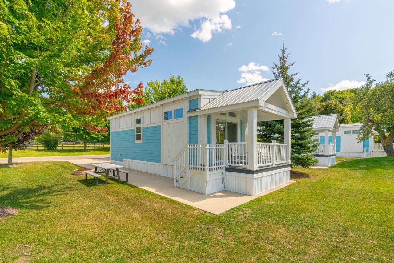 فندق Sun Outdoors Petoskey Bay Harbor المظهر الخارجي الصورة