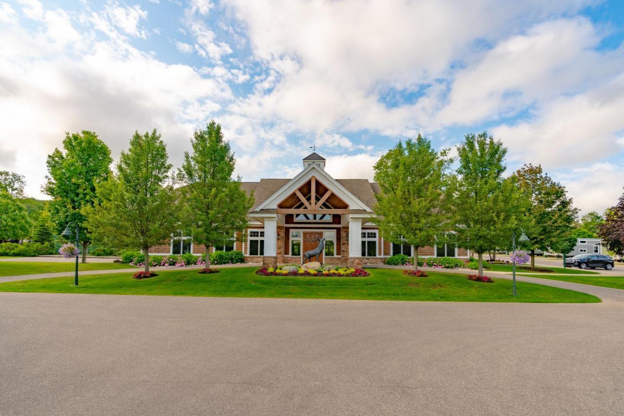 فندق Sun Outdoors Petoskey Bay Harbor المظهر الخارجي الصورة