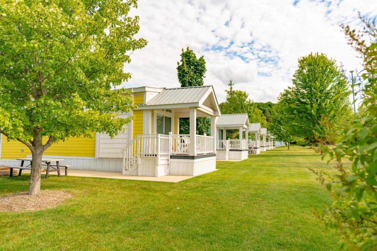 فندق Sun Outdoors Petoskey Bay Harbor المظهر الخارجي الصورة