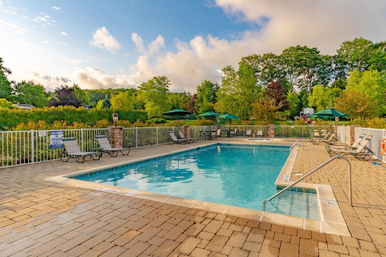 فندق Sun Outdoors Petoskey Bay Harbor المظهر الخارجي الصورة