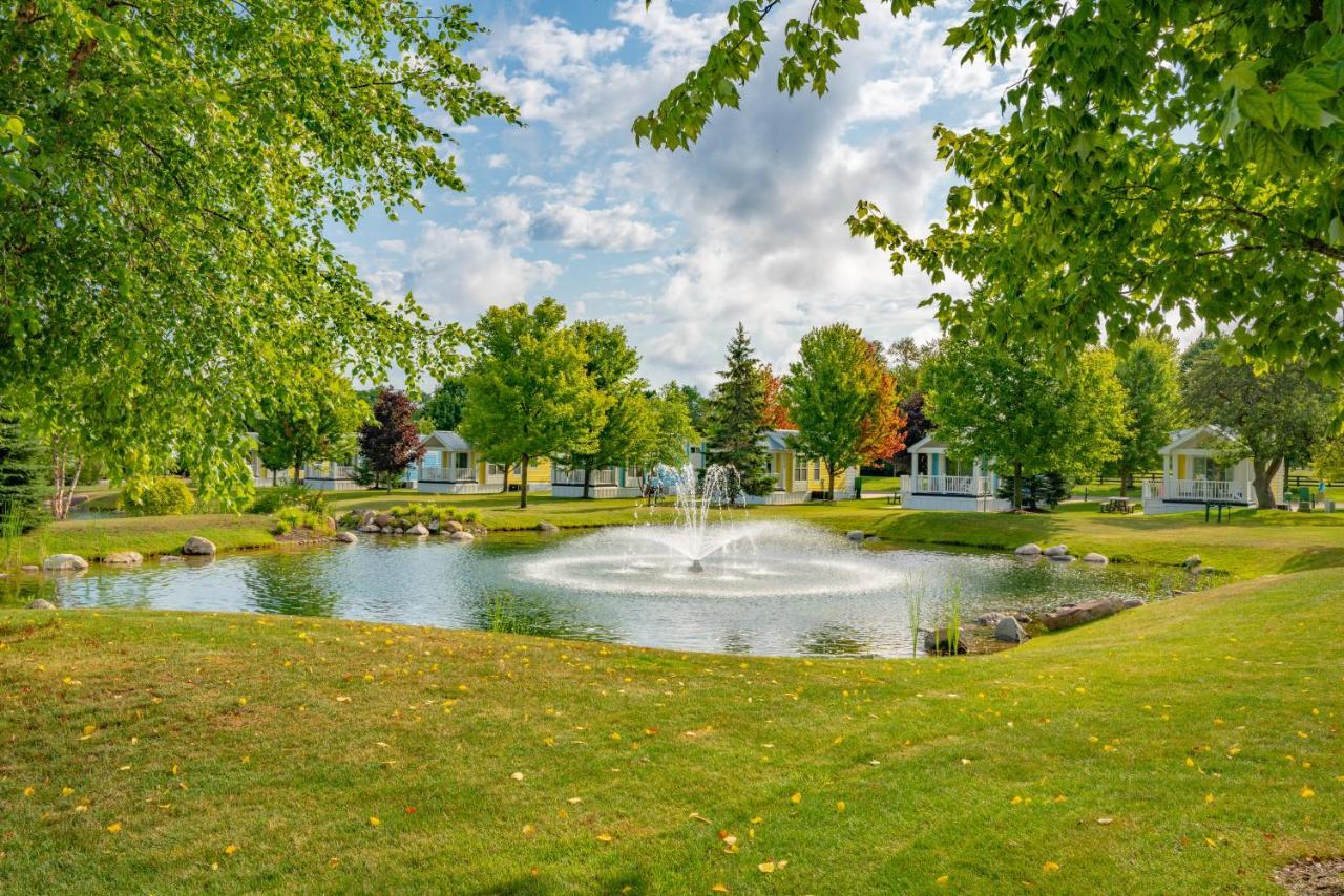 فندق Sun Outdoors Petoskey Bay Harbor المظهر الخارجي الصورة